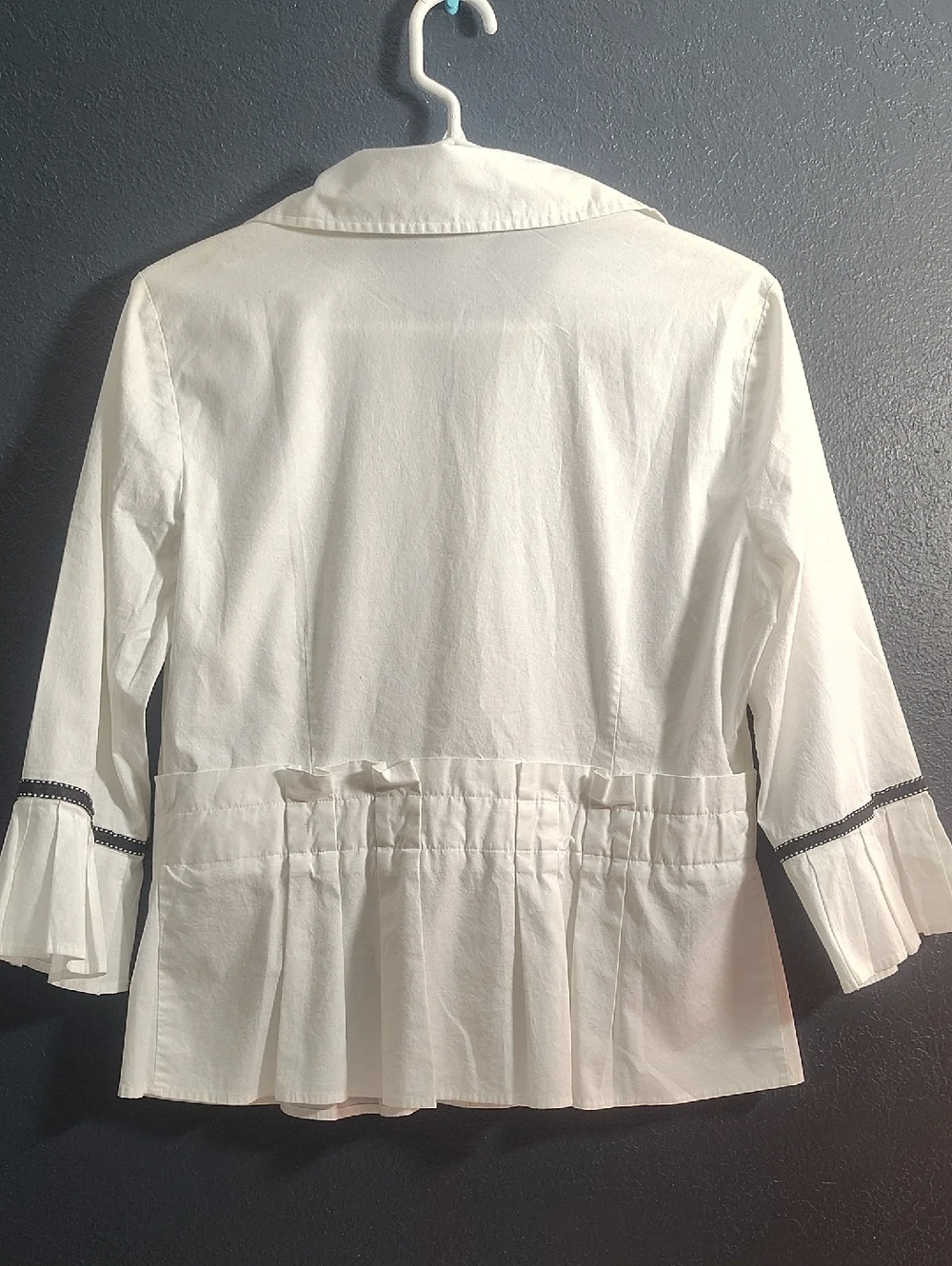 Nexx White Sophisticated Button-Front Pleated Waist Chic Blouse with Black Trim - Picture 6 of 7